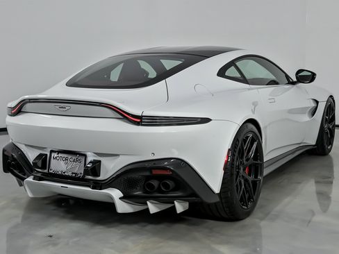 Used 2021 Aston Martin V8 Vantage Coupe image 12