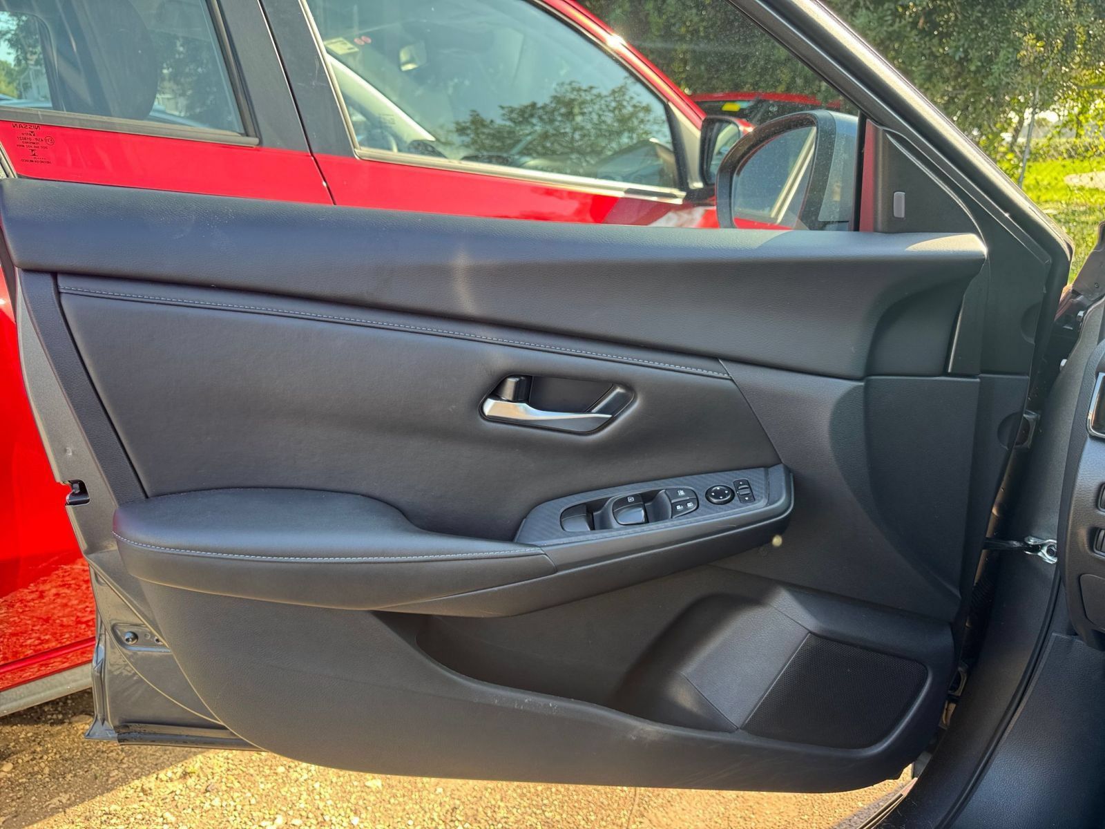 Used 2025 Nissan Sentra SV FWD image 18