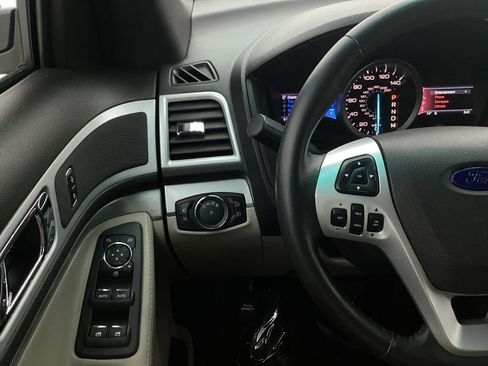 Used 2013 Ford Explorer XLT image 33