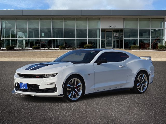 Used 2020 Chevrolet Camaro SS RWD image 3