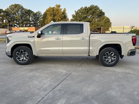 New 2026 GMC Sierra 1500 SLT AWD/4WD image 13
