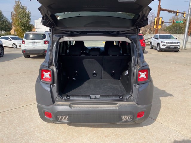 Used 2022 Jeep Renegade Latitude AWD/4WD image 10