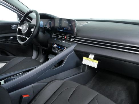 Certified 2023 Hyundai Elantra SEL w/ Convenience Package image 19