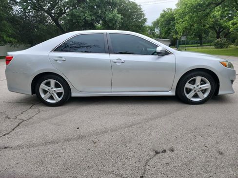 Used 2014 Toyota Camry SE FWD image 8