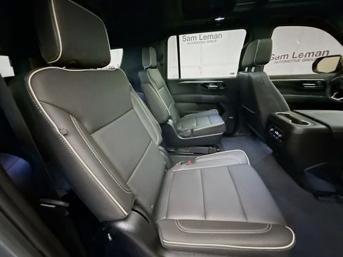 Used 2025 Chevrolet Suburban Premier w/ Sun And Tow Package AWD/4WD image 31