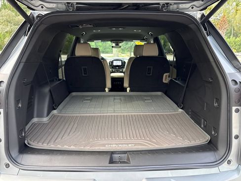 Used 2023 Chevrolet Traverse Premier FWD image 29