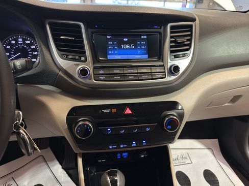 Used 2017 Hyundai Tucson SE w/ SE Popular Package 02 FWD image 19