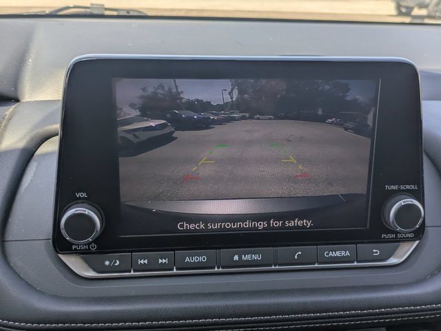 Used 2025 Nissan Rogue SV FWD image 22