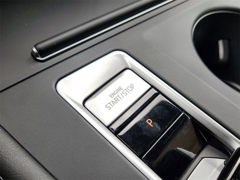 New 2025 Volkswagen Atlas Cross Sport SE image 14