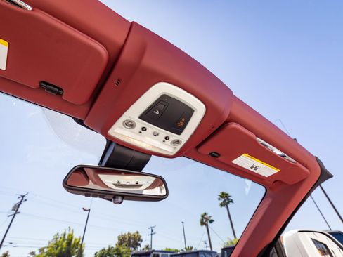 Used 2017 Rolls-Royce Dawn image 60