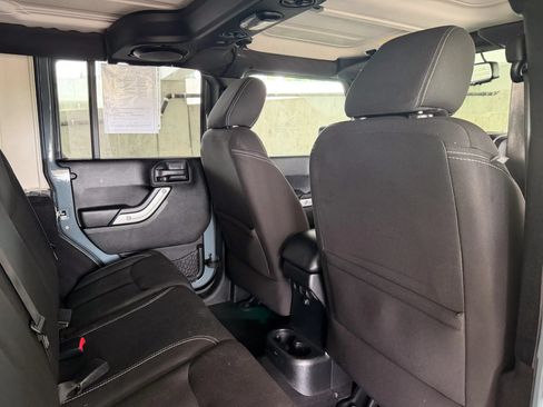 Used 2014 Jeep Wrangler Unlimited Sahara w/ Connectivity Group AWD/4WD image 20