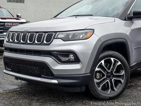 Used 2023 Jeep Compass Limited w/ Sun and Sound Group AWD/4WD image 3