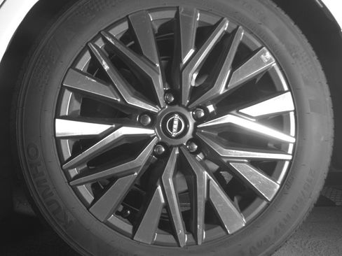 Used 2025 Nissan Altima 2.5 SV FWD image 14