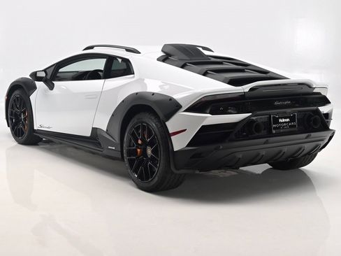 Used 2024 Lamborghini Huracan Sterrato image 8
