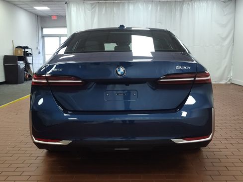 Used 2026 BMW 530i xDrive AWD/4WD image 9