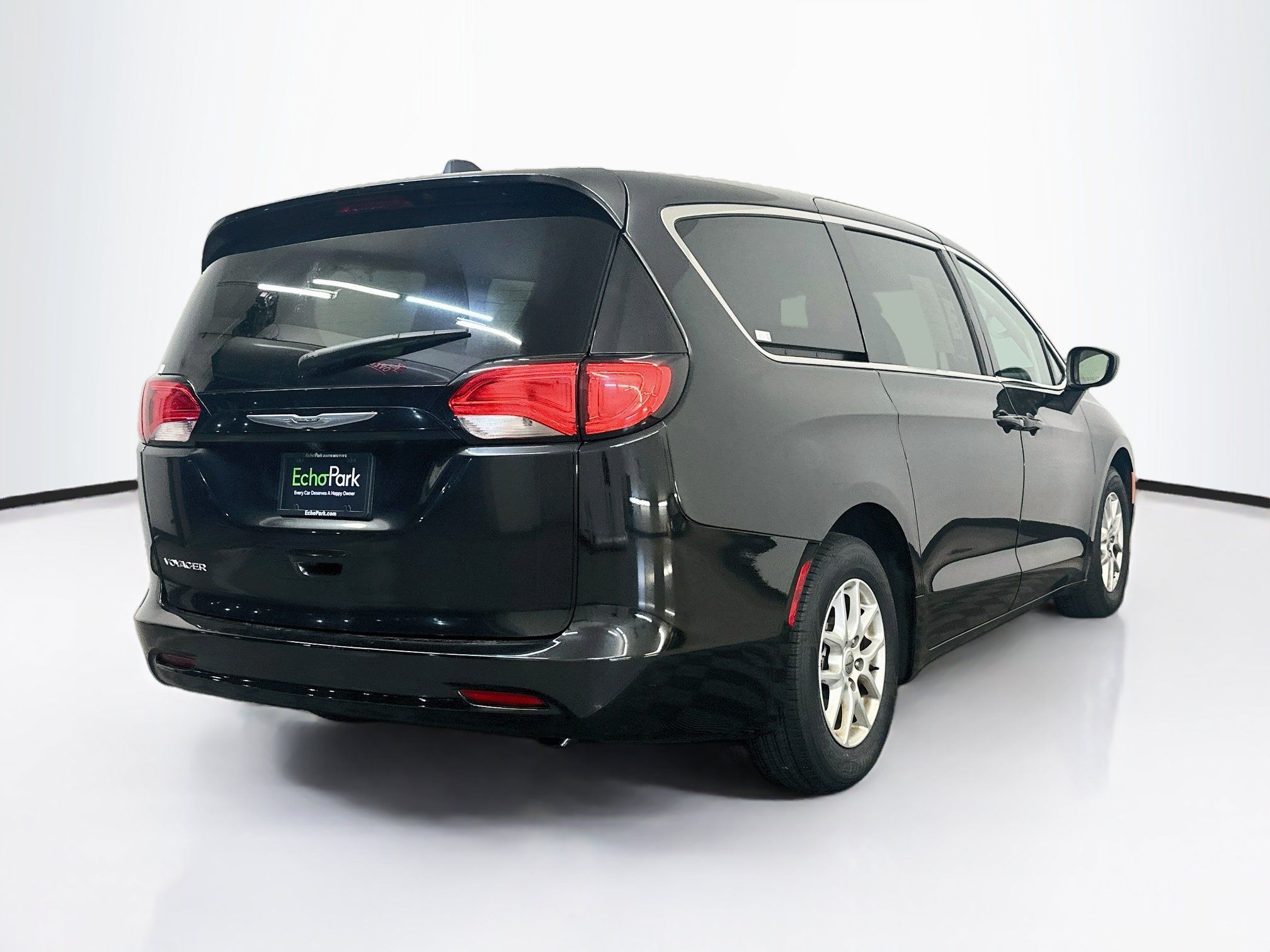 Used 2023 Chrysler Voyager LX FWD image 9