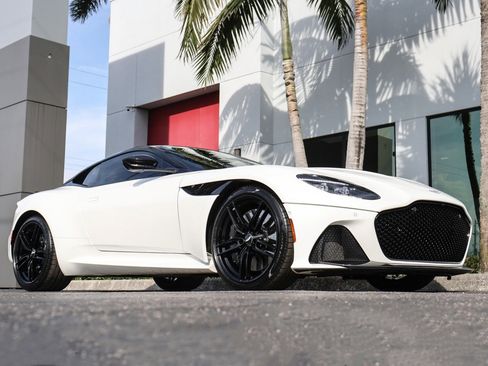 Used 2019 Aston Martin DBS Superleggera image 5