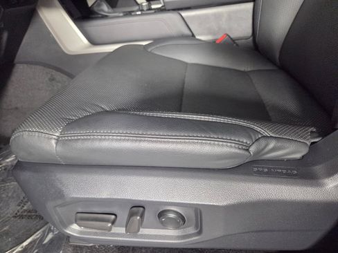 Used 2025 Toyota Tundra Limited AWD/4WD image 10