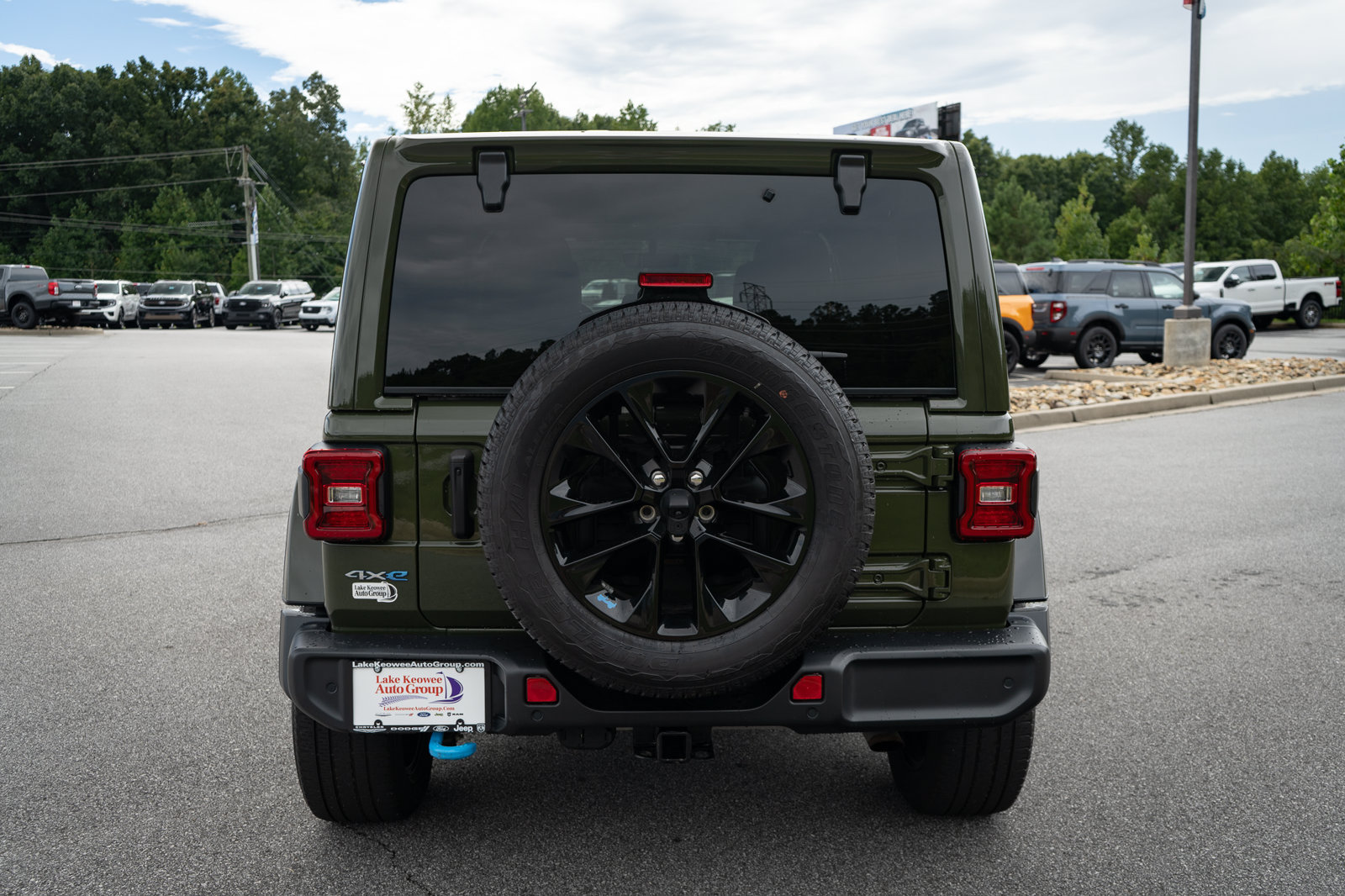 Used 2022 Jeep Wrangler Unlimited Sahara w/ Cold Weather Group AWD/4WD image 8