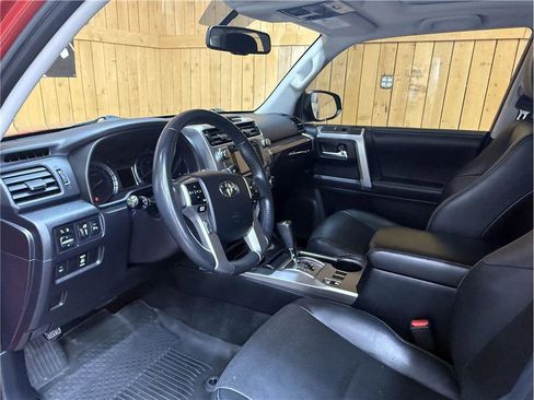 Used 2018 Toyota 4Runner Limited w/ Four Season Floor Mat Package image 11