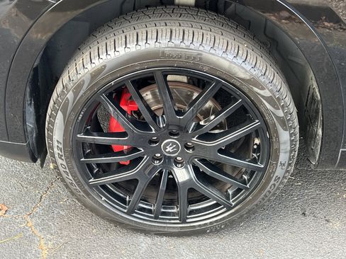 Used 2018 Maserati Levante GranSport image 12