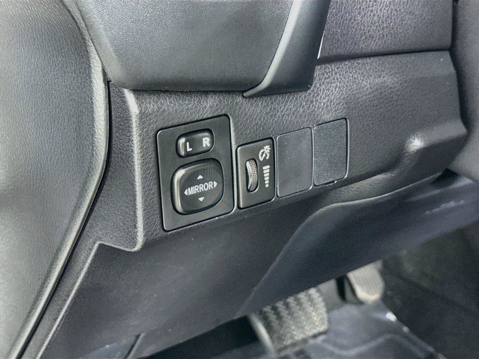 Used 2018 Toyota Corolla L FWD image 13