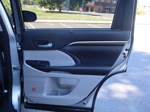 Used 2014 Toyota Highlander Limited FWD image 27