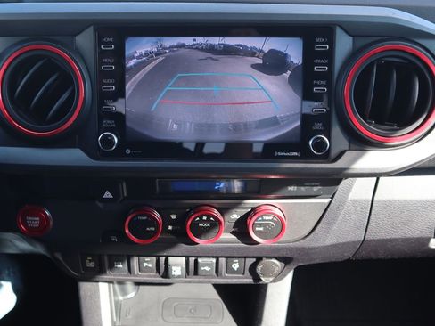 Used 2021 Toyota Tacoma TRD Sport w/ Technology Package image 15