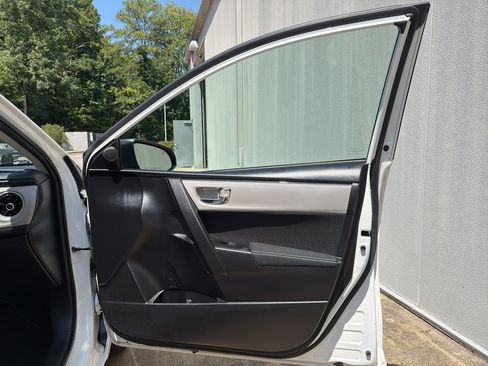 Used 2019 Toyota Corolla LE FWD image 19