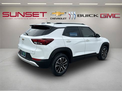 Certified 2024 Chevrolet TrailBlazer LT w/ LT Cold Weather Package FWD image 4