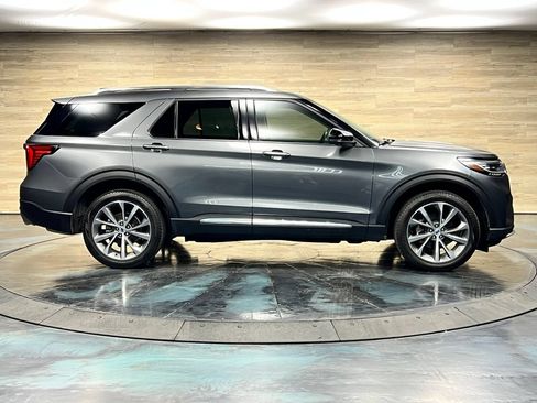 Used 2025 Ford Explorer Platinum w/ Ultimate Package AWD/4WD image 26