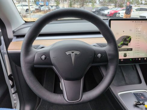 Used 2022 Tesla Model Y Performance image 14