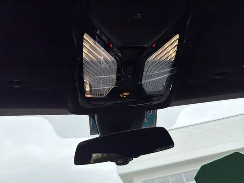 Used 2022 BMW X7 M50i w/ Cold Weather Package image 20