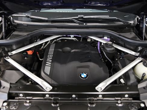 Used 2024 BMW X7 xDrive40i w/ M Sport Package AWD/4WD image 42