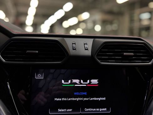 Used 2022 Lamborghini Urus image 30