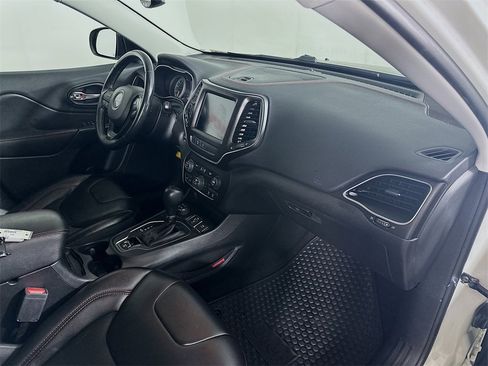 Used 2019 Jeep Cherokee Trailhawk w/ Comfort/Convenience Group image 31