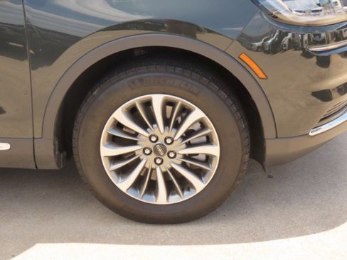 Used 2022 Lincoln Nautilus FWD w/ Premium Package image 7