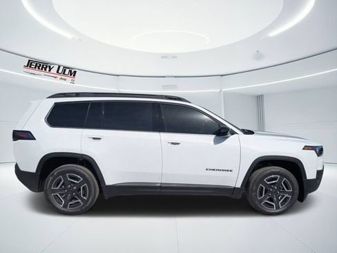 New 2026 Jeep Cherokee Laredo AWD/4WD image 3