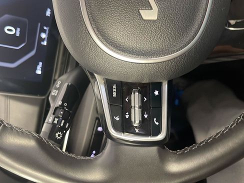 Used 2026 Kia Carnival SX FWD image 19