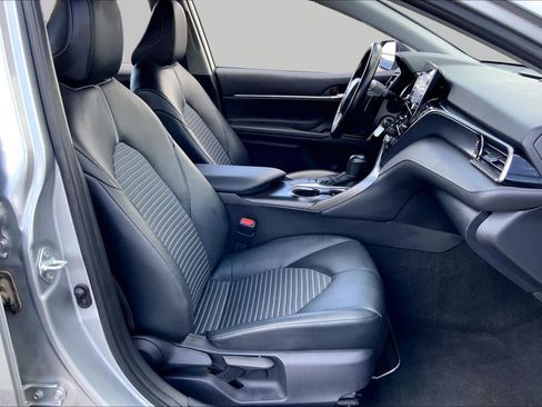 Used 2024 Toyota Camry SE FWD image 9