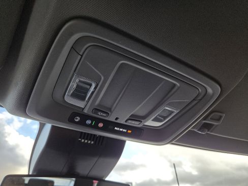 Used 2024 Chevrolet Silverado 2500 LT image 40