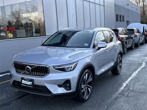 Certified 2023 Volvo XC40 B5 Plus image 1