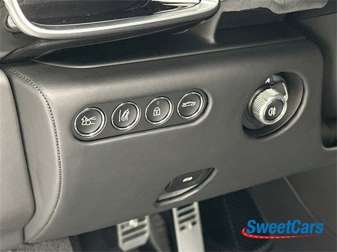 Used 2024 McLaren Artura image 16