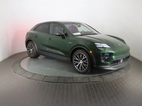 Certified 2025 Porsche Macan 4S Electric AWD/4WD image 9