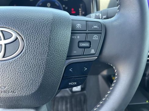 Used 2025 Toyota Camry SE FWD image 16