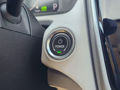 Used 2022 Chevrolet Bolt EUV Premier FWD image 32