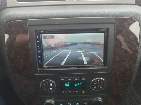 Used 2009 GMC Yukon Denali image 36