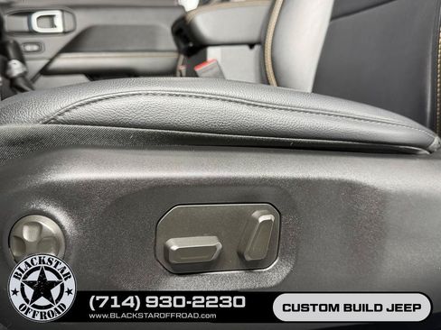 Used 2024 Jeep Wrangler Unlimited Sahara AWD/4WD image 21