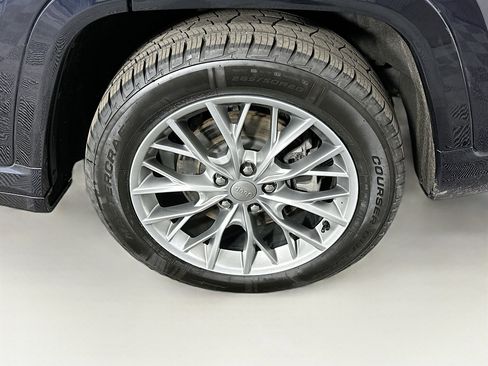 Used 2022 Jeep Grand Cherokee Summit w/ Advanced Protech Group IV AWD/4WD image 11