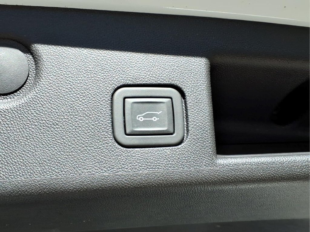 Used 2024 Chevrolet Equinox Premier AWD/4WD image 36
